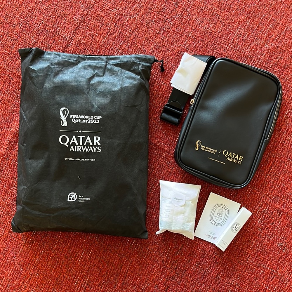 NWT Qatar Airways Business Class Gifts Size L